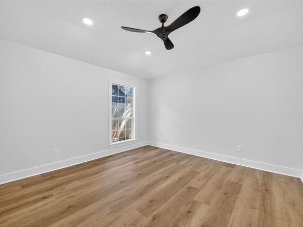 906 Eleanor Street, Houston TX 77009