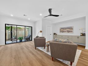 906 Eleanor Street, Houston TX 77009