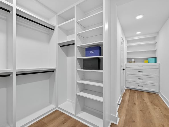 906 Eleanor Street, Houston TX 77009