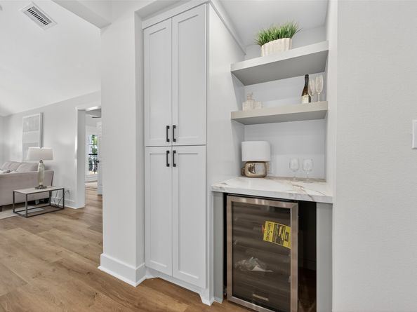 906 Eleanor Street, Houston TX 77009