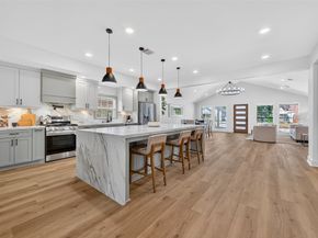 906 Eleanor Street, Houston TX 77009