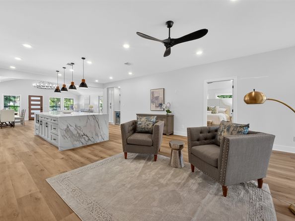 906 Eleanor Street, Houston TX 77009