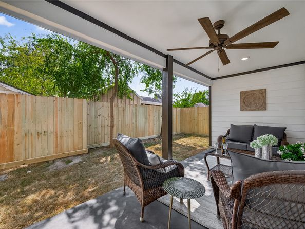 906 Eleanor Street, Houston TX 77009