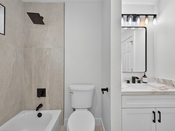 906 Eleanor Street, Houston TX 77009