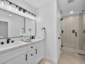 906 Eleanor Street, Houston TX 77009