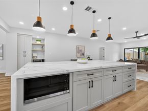 906 Eleanor Street, Houston TX 77009