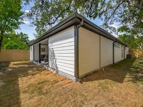 906 Eleanor Street, Houston TX 77009