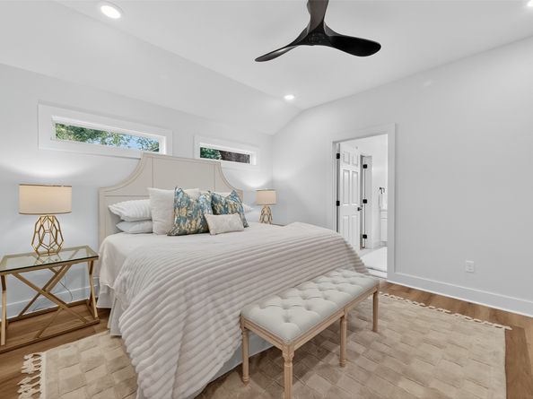 906 Eleanor Street, Houston TX 77009