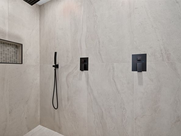 906 Eleanor Street, Houston TX 77009