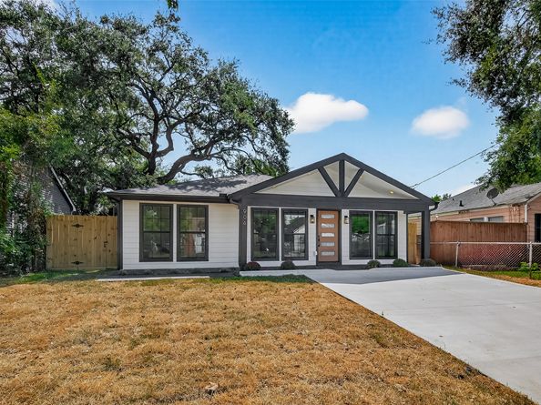 906 Eleanor Street, Houston TX 77009