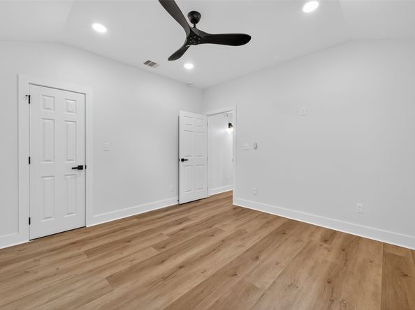 906 Eleanor Street, Houston TX 77009