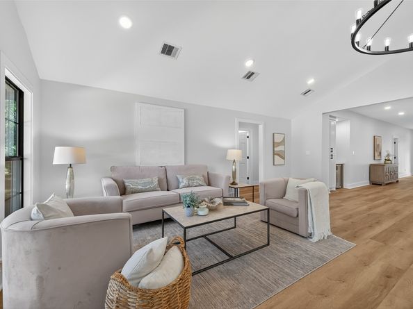 906 Eleanor Street, Houston TX 77009