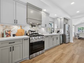 906 Eleanor Street, Houston TX 77009