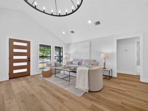 906 Eleanor Street, Houston TX 77009