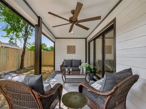 906 Eleanor Street, Houston TX 77009