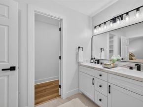 906 Eleanor Street, Houston TX 77009