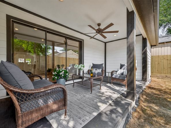 906 Eleanor Street, Houston TX 77009