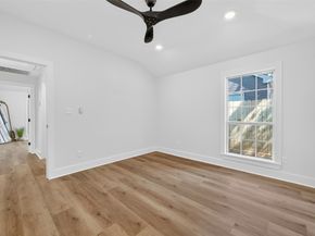 906 Eleanor Street, Houston TX 77009