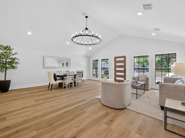 906 Eleanor Street, Houston TX 77009