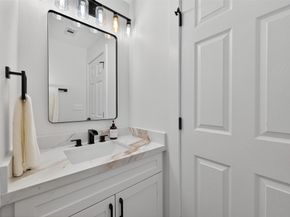 906 Eleanor Street, Houston TX 77009