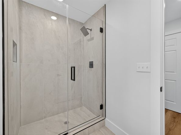 906 Eleanor Street, Houston TX 77009