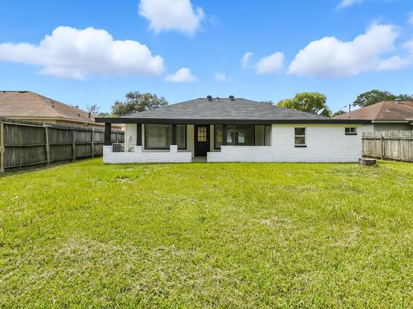 12206 Lennox Gardens Drive, Houston TX 77066