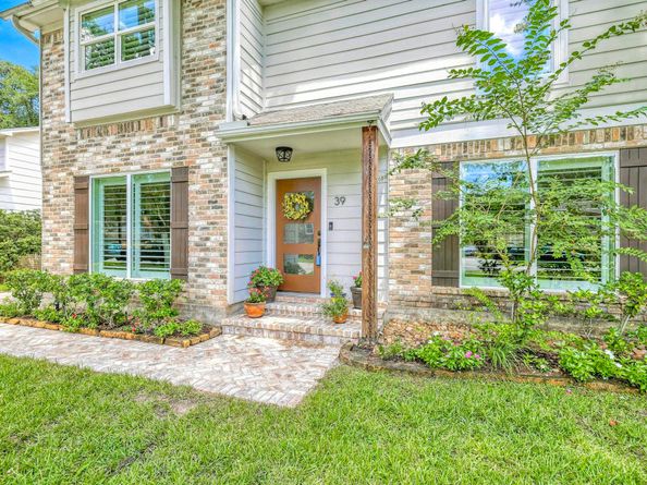 39 W Torch Pine Circle, The Woodlands TX 77381