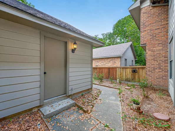 14 E Willowwood Court, The Woodlands TX 77381
