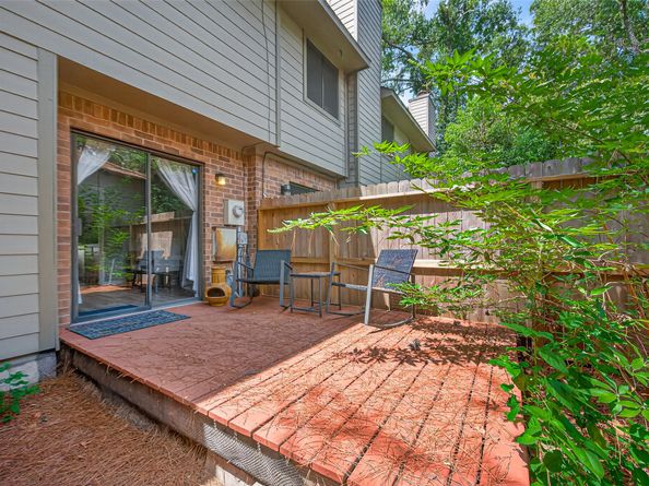 14 E Willowwood Court, The Woodlands TX 77381