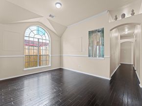 5422 Melody Park, Houston TX 77066