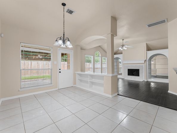 5422 Melody Park, Houston TX 77066