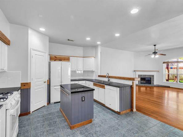 42 Tranquil Glade Place, The Woodlands TX 77381