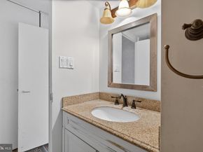 604 S Washington Square 2506, Philadelphia PA 19106