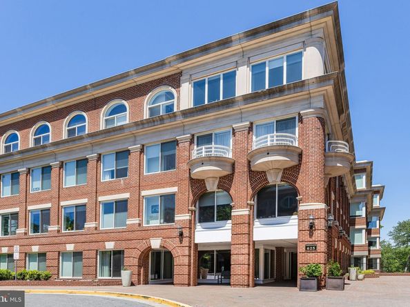 625 Slaters Lane 107, Alexandria VA 22314