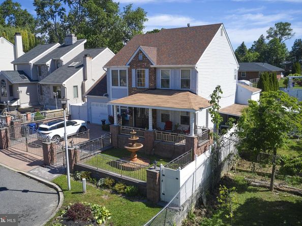 8905 Springview Road, Philadelphia PA 19115