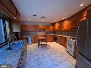 8204 Brookside Road, Elkins Park PA 19027