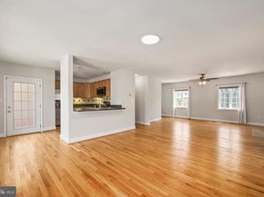 2012 S Glebe Road, Arlington VA 22204