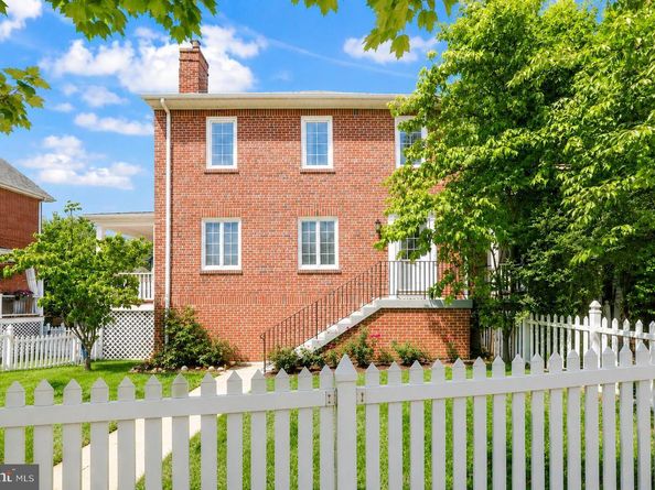 2012 S Glebe Road, Arlington VA 22204