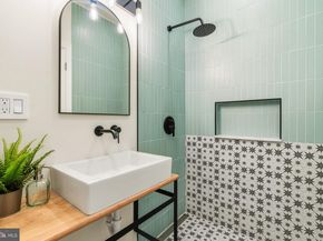 1906 S 10TH Street, Philadelphia PA 19148