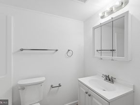8006 Chanute Place 17/4, Falls Church VA 22042