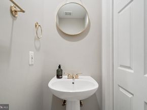 5352 43rd Street NW, Washington DC 20015