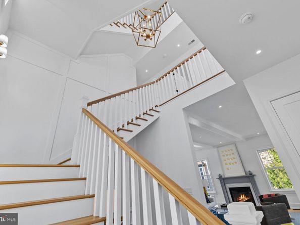 20 Pelham Road, Philadelphia PA 19119