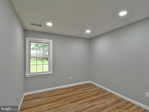 1028 Brixton Court, Sterling VA 20164