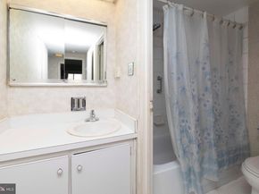 100 West Avenue 202S (2B), Jenkintown PA 19046