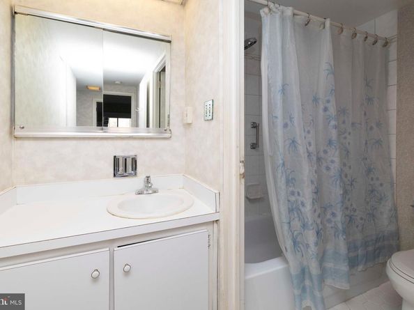 100 West Avenue 202S (2B), Jenkintown PA 19046