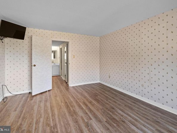 100 West Avenue 202S (2B), Jenkintown PA 19046