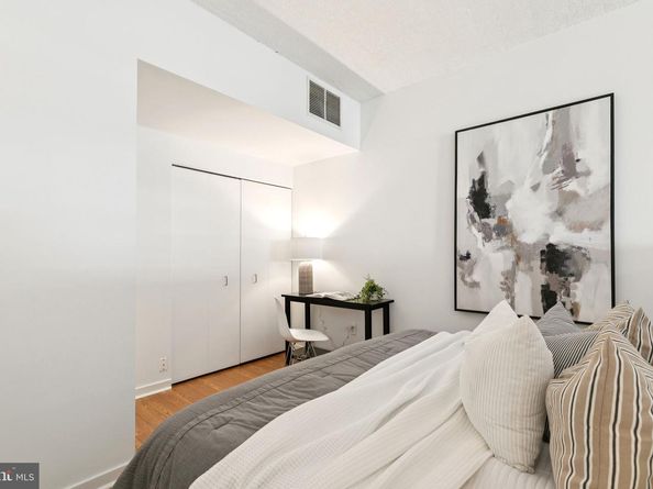 2429 Locust Street 318, Philadelphia PA 19103