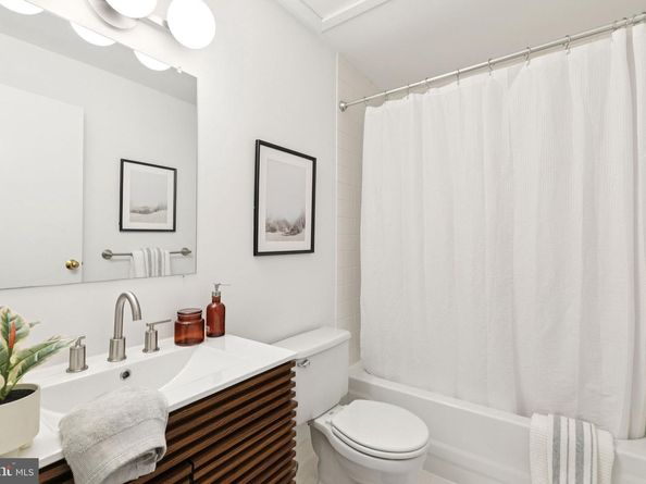 2429 Locust Street 318, Philadelphia PA 19103