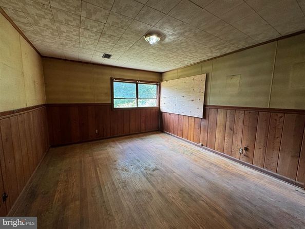41 Railroad Avenue, Glenolden PA 19036