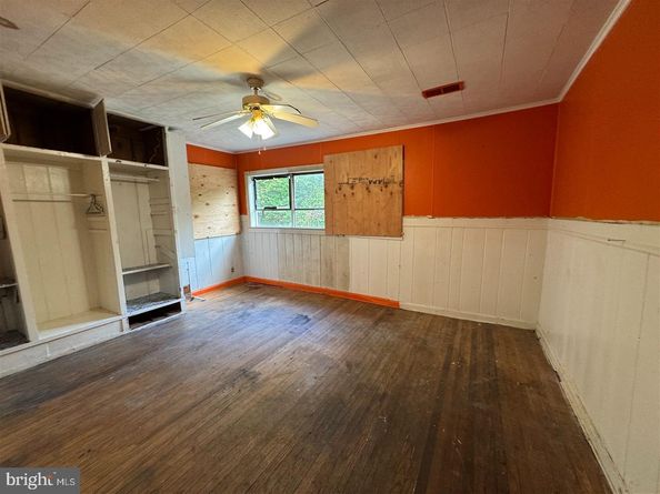 41 Railroad Avenue, Glenolden PA 19036